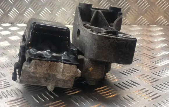 Volkswagen Eos Engine mount bracket 1K0199555