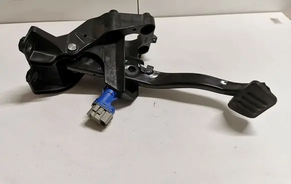 Ford Mustang VI Brake pedal FR3C2D094AD