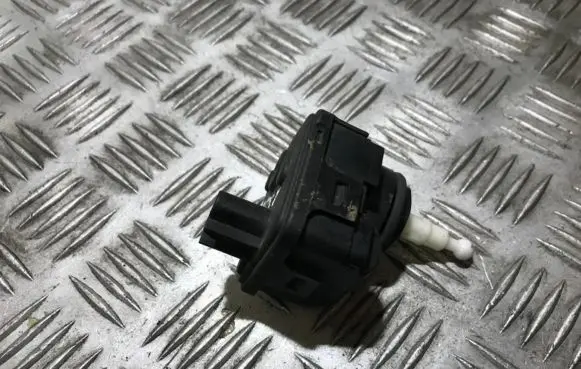 Mitsubishi Carisma Headlight level adjustment motor 00728232 007282-32