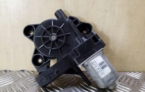 Volvo XC70 Rear door window regulator motor 970716101
