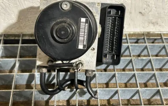 Ford Mondeo Mk III ABS Pump 8M512B373AA 00001395G1 YU5E12Q02