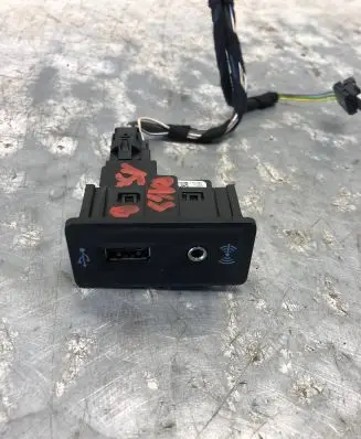 Volkswagen PASSAT B8 USB socket connector 5G0035222H