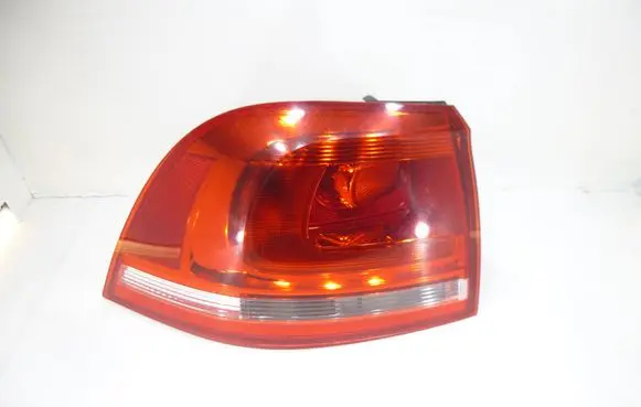 Volkswagen Touareg II Rear/tail lights 7P6945095F 90044761
