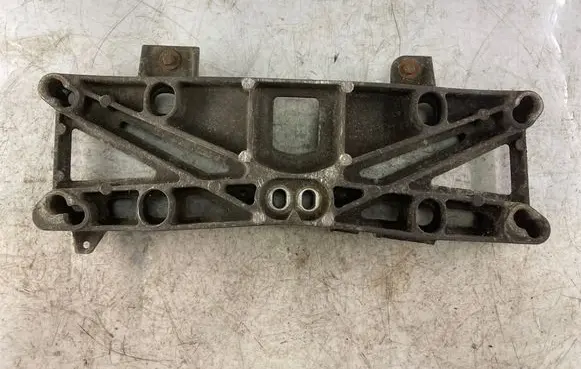 Chrysler 300 - 300C Gearbox mounting bracket