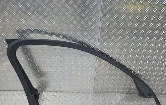 Volvo XC40 Front door glass trim molding 31455062