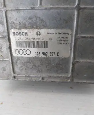Audi A8 S8 D2 4D Engine control unit/module 4D0907557E 26SA3896 0261203609