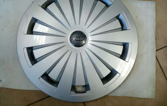 Audi A4 S4 B9 R16 wheel hub/cap/trim 8W0601147 NE60822