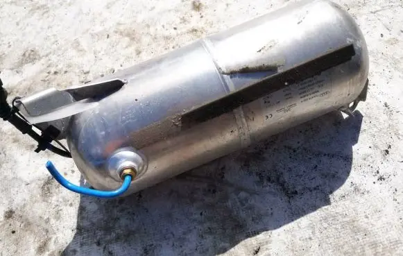 Vacuum air tank