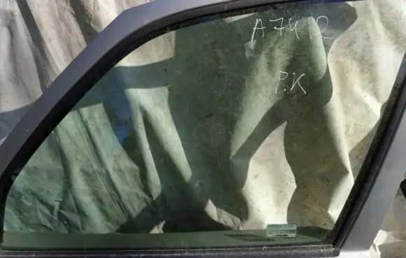 Citroen Xsara Picasso Front door window glass four-door