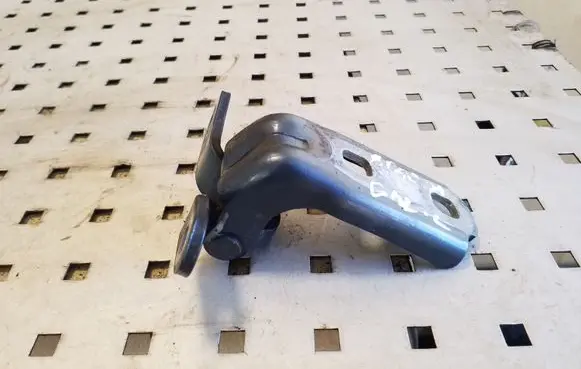 Opel Zafira C Rear door lower hinge