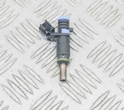 Opel Mokka Fuel injector 55562599