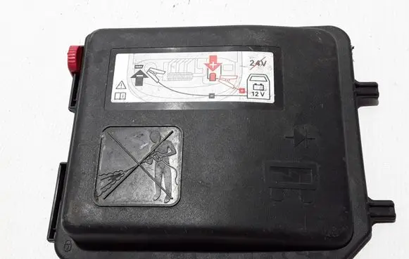 Peugeot 208 Fuse box set 98245107890