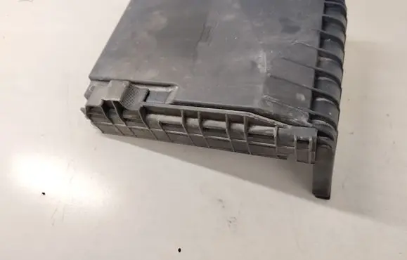 Volkswagen PASSAT B6 Fuse box cover 1K0937132F