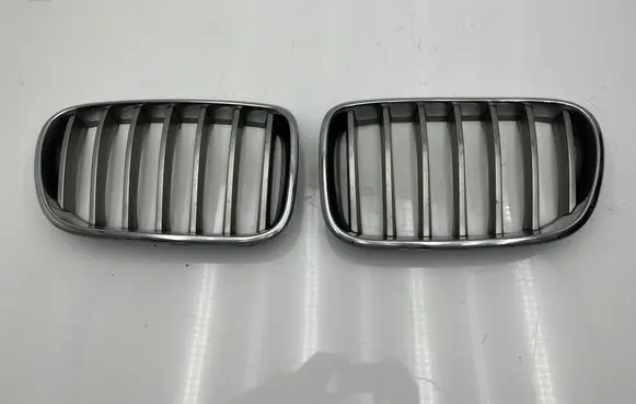 Front bumper upper radiator grill