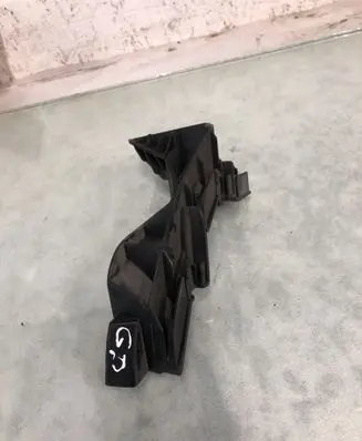 Rear bumper mounting bracket