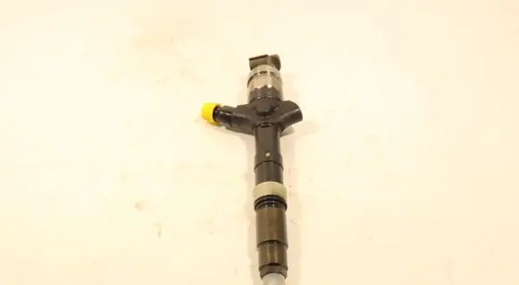 Toyota Avensis T250 Fuel injector 236700G040