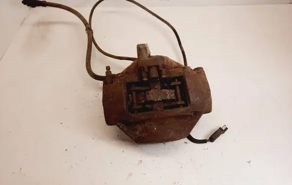 Mercedes-Benz W123 Front brake caliper