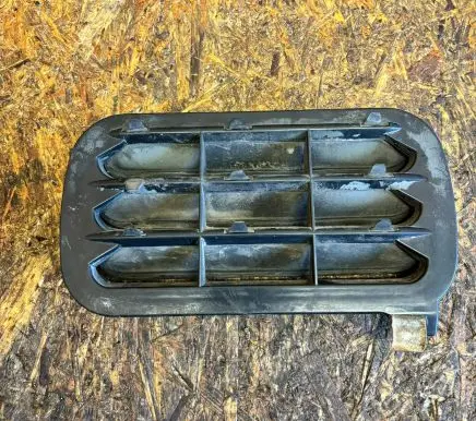 Mercedes-Benz E W124 Quarter panel pressure vent 1248370242