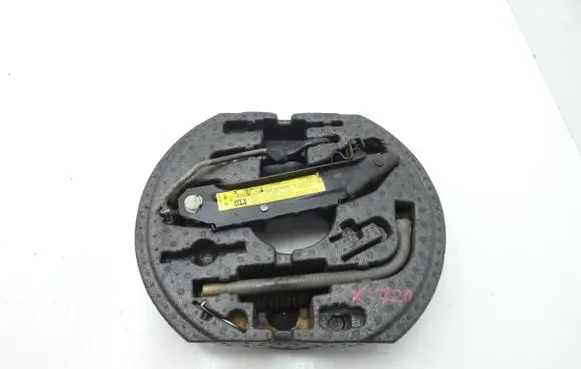 Audi A3 S3 8P Tool set 1K0012115F