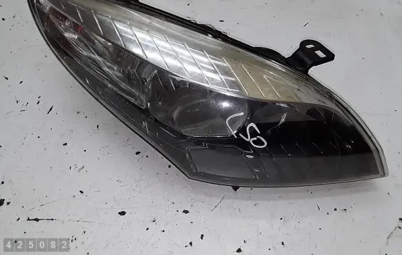 Renault Megane III Headlight/headlamp 260107117R