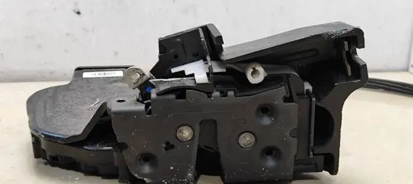Volvo V50 Front door lock 30699440 993922 C75RB