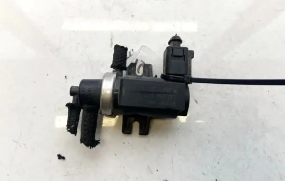 Skoda Octavia Mk1 (1U) Turbo solenoid valve 1j0906627
