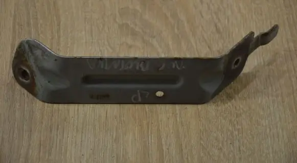 Fender mounting bracket