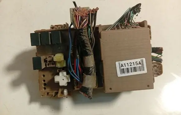 Toyota Corolla E120 E130 Fuse box set 8264113040