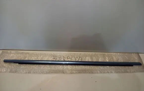 Ford Mondeo MK V Front door glass trim molding DS73F20562AJ