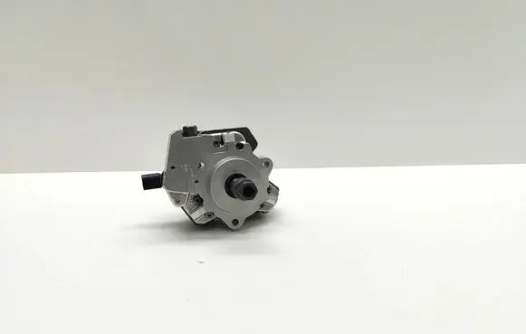 BMW 5 E60 E61 Fuel injection high pressure pump 7788678 0445010073