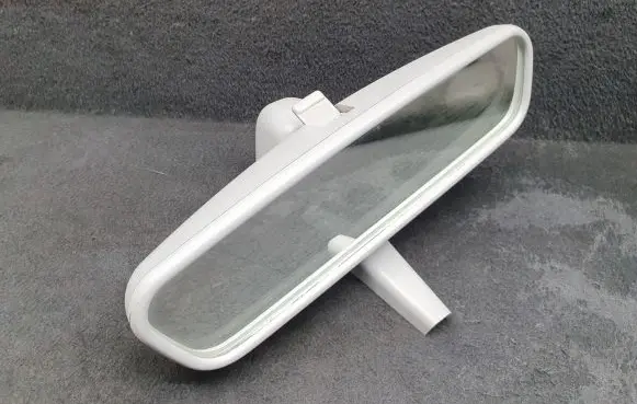 Rear view mirror (interior)