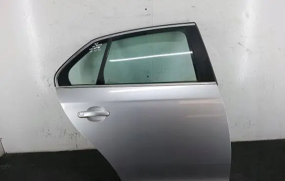 Volkswagen Jetta V Rear door LA7W