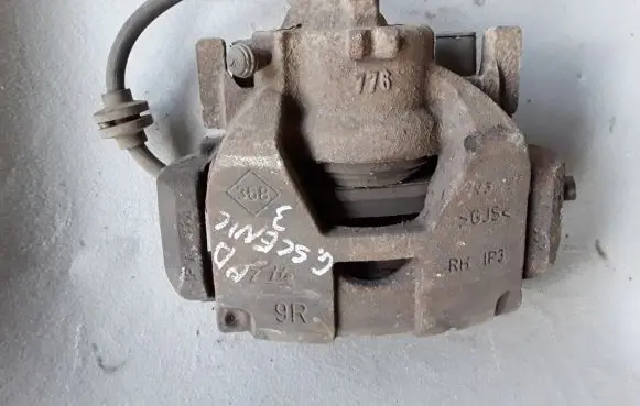 Renault Scenic III - Grand scenic III Front brake caliper 410016711R