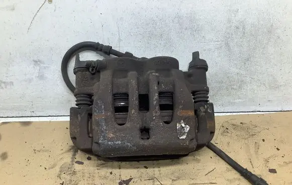 Mercedes-Benz Vito Viano W447 Front brake caliper 929001