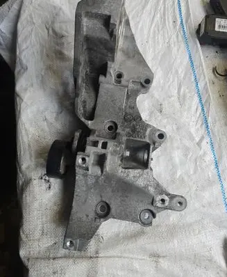 Seat Ibiza IV (6J,6P) Generator/alternator bracket 03L903143Q