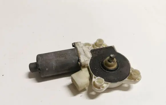 Mercedes-Benz E W211 Front door window regulator motor A2118202942