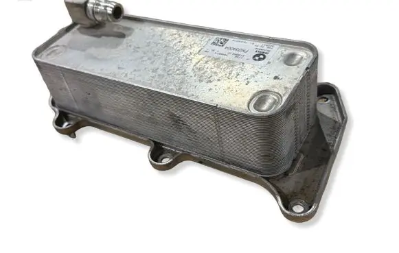 BMW 8 G16 Engine oil radiator 7648914 21305310 2130531