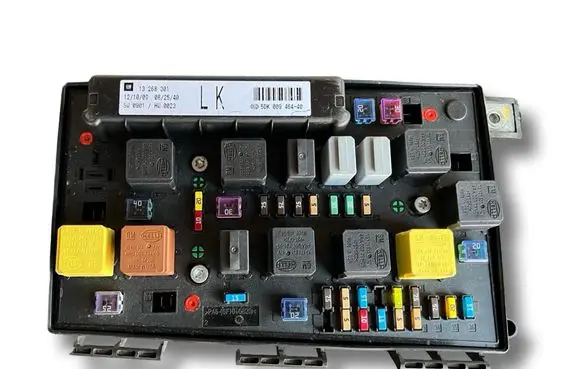 Opel Zafira B Fuse module 5DK00946440 13268301