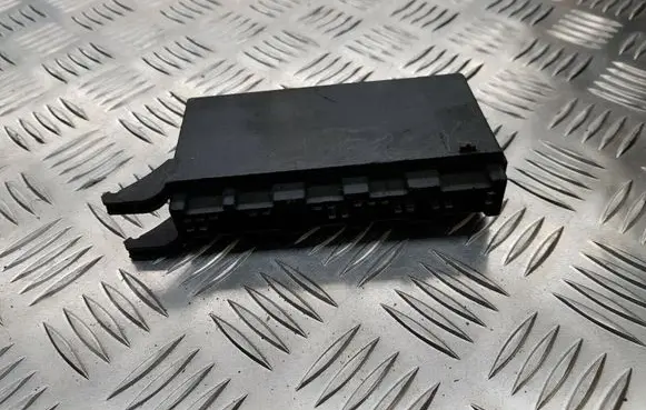 Mercedes-Benz C W202 Light module LCM 2025420432