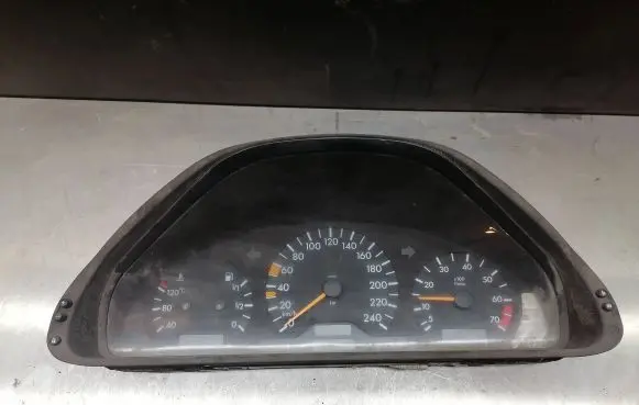 Mercedes-Benz CLK A208 C208 Speedometer (instrument cluster) A2085401911