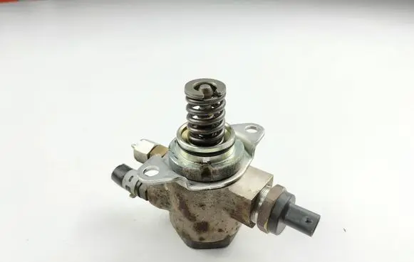Seat Leon (1P) Fuel injection high pressure pump 03C127026C