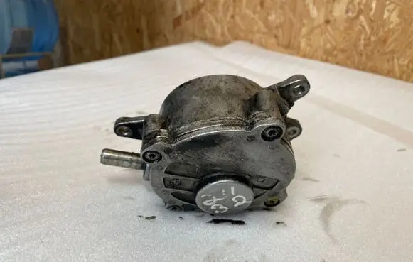 Mercedes-Benz E W211 Vacuum pump A6422300165