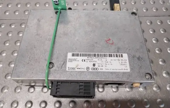 Audi A6 S6 C6 4F Bluetooth control unit module 4E0910335