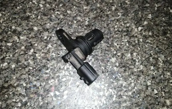 Renault Clio III Camshaft position sensor 8200963886 8200963886A