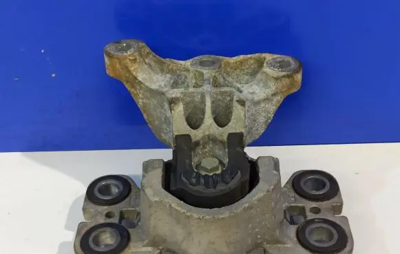 Volvo V60 Engine mount bracket 31401308