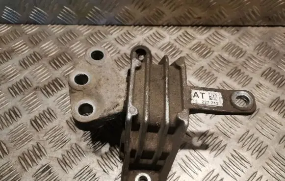 Engine mount bracket