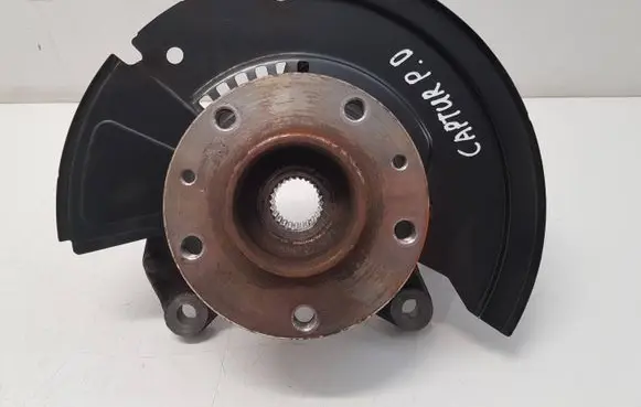 Renault Captur II Front wheel hub spindle knuckle 411516635R