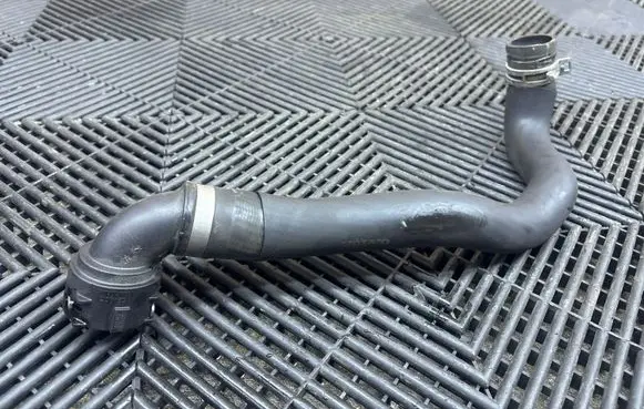Volvo XC90 Engine coolant pipe/hose 31439753