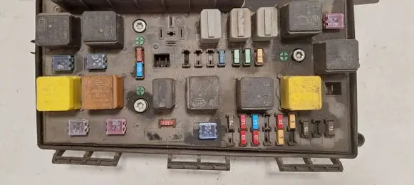 Opel Zafira A Fuse module 5DK00866832 13206745