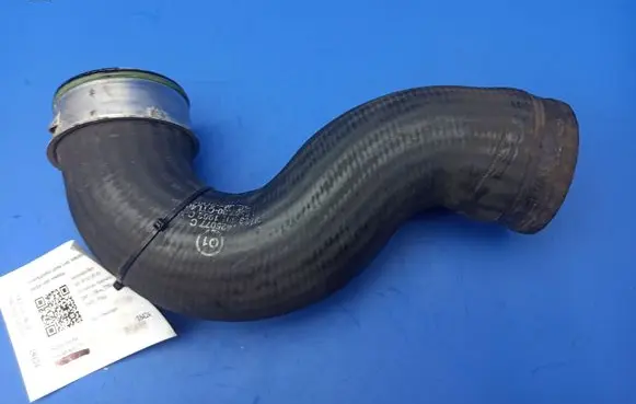 Mercedes-Benz ML W163 Intercooler hose/pipe 1635011982